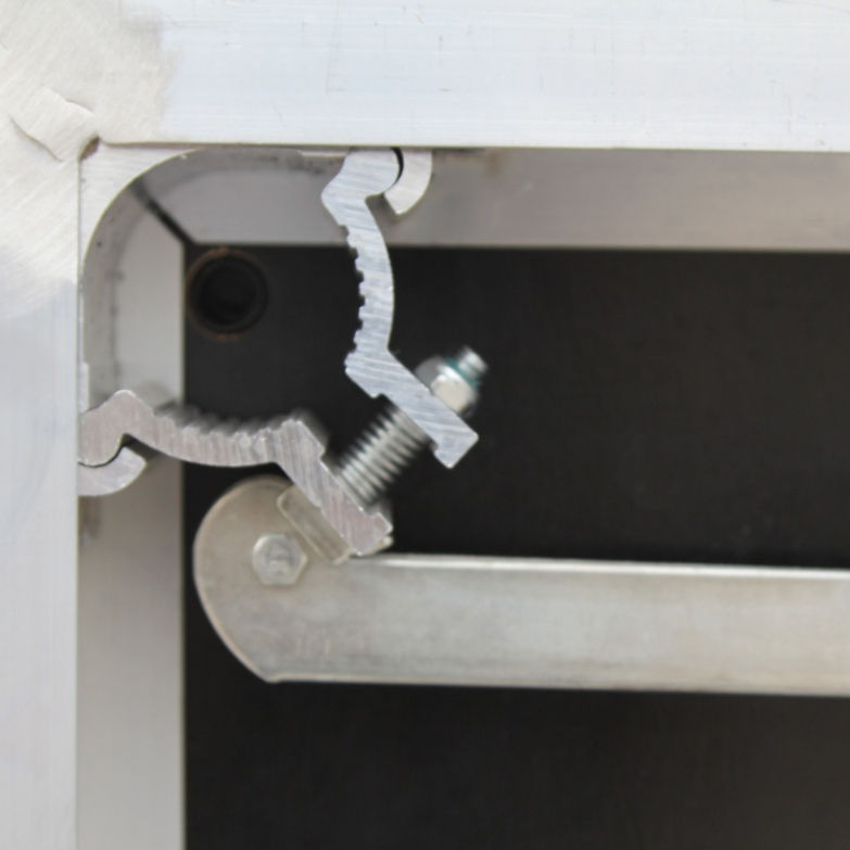 Market — Traditional Stage Locking System